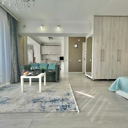 Apartment In The Heart Of The City Алматы Экстерьер фото