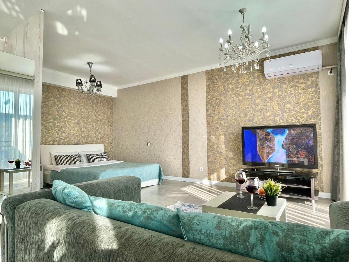 Apartment In The Heart Of The City Алматы Экстерьер фото