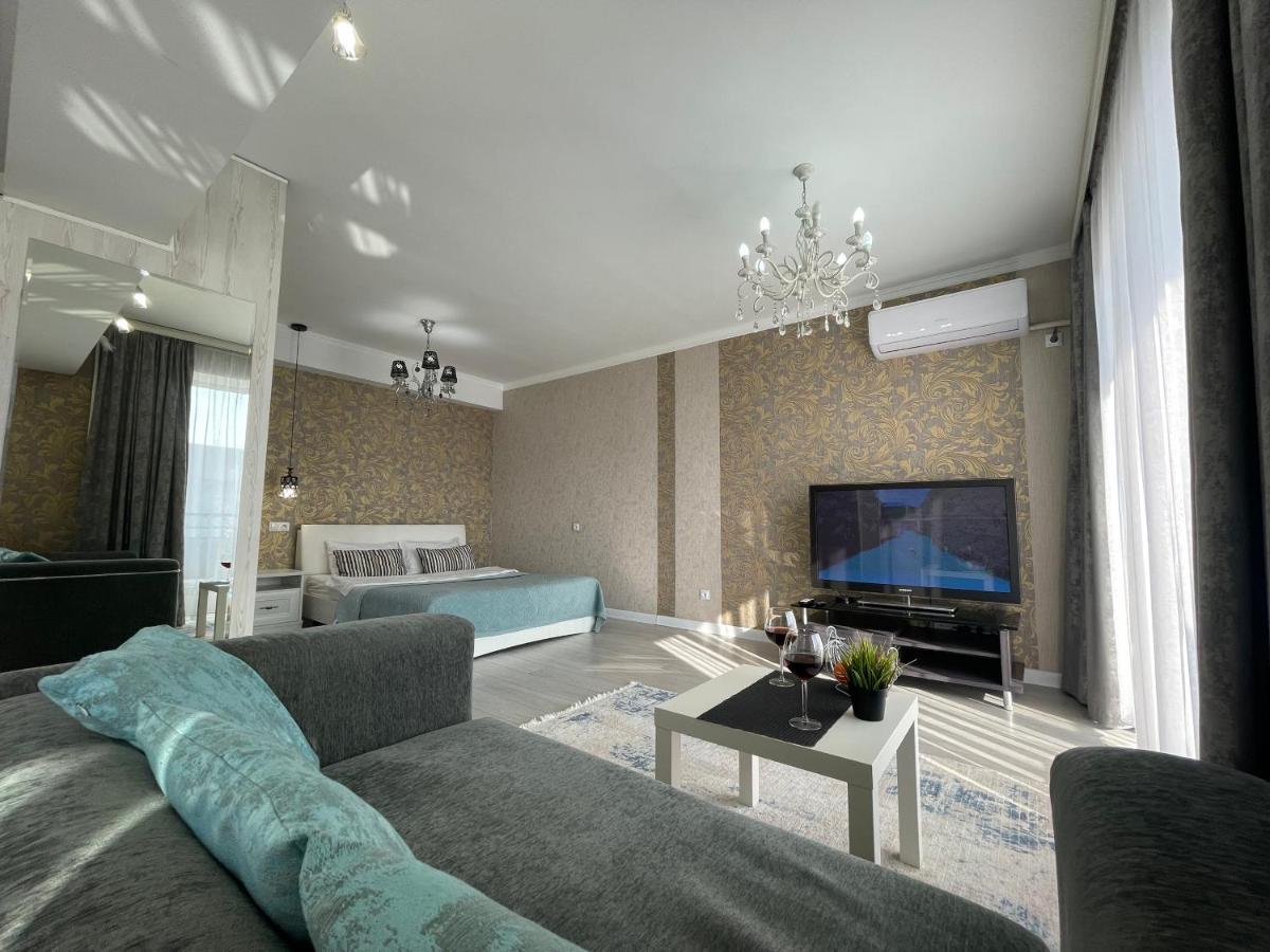 Apartment In The Heart Of The City Алматы Экстерьер фото